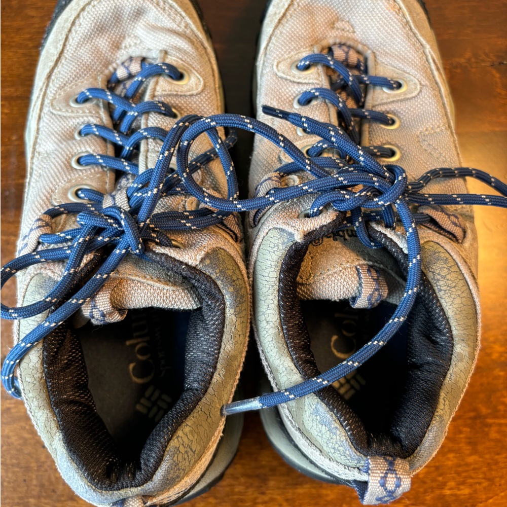 Columbia Hiking Shoes - Picture 3 of 8